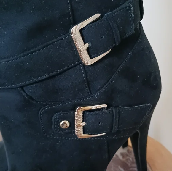 G By Guess DOLLI2 Black Almond Toe Knee High Boots 9.5 M EUC - Picture 8 of 16